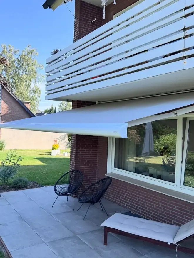 Instagram-Beitrag: neue Markise über einer Terrasse